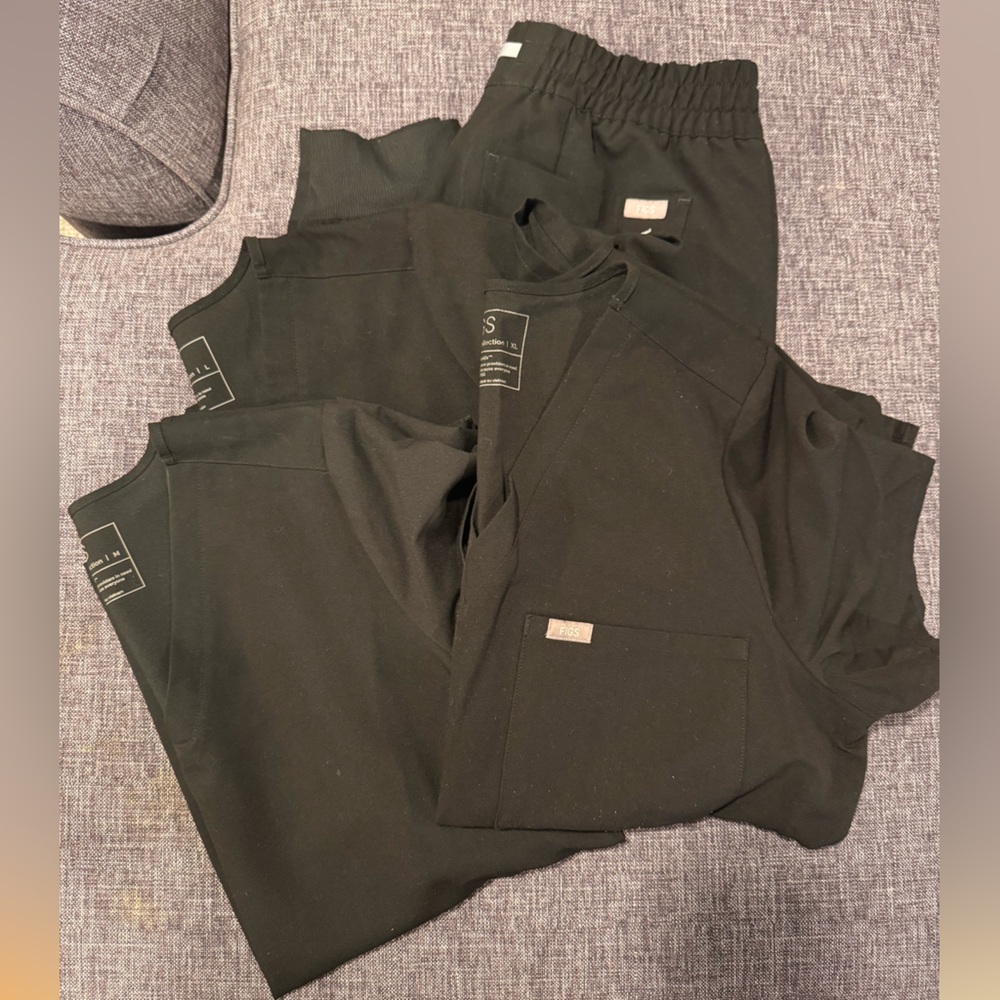 Figs Black Scrub Set